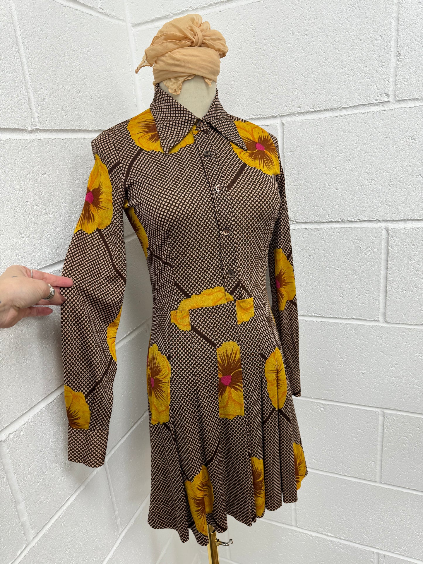 1970s Mini Daggar Dress